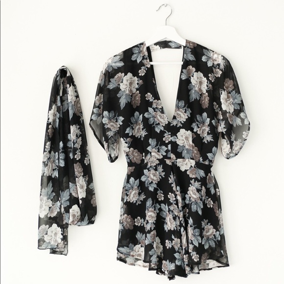 V-Neck Floral Sheer Playsuit Romper - Picture 3 of 4